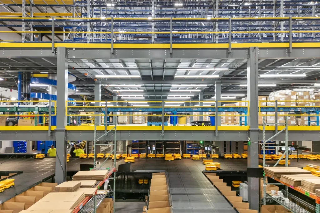 Example B Picking Mezzanine with Conveyor Loop-2